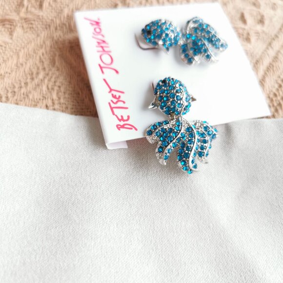 Betsey Johnson Sparkling Blue Crystal Fish Tail Earrings Gift Trendy Glam Jewelr - Picture 2 of 2